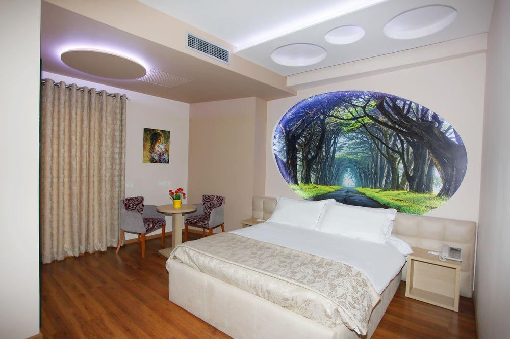 Green House Hotel & Restaurant Tirana Exterior photo